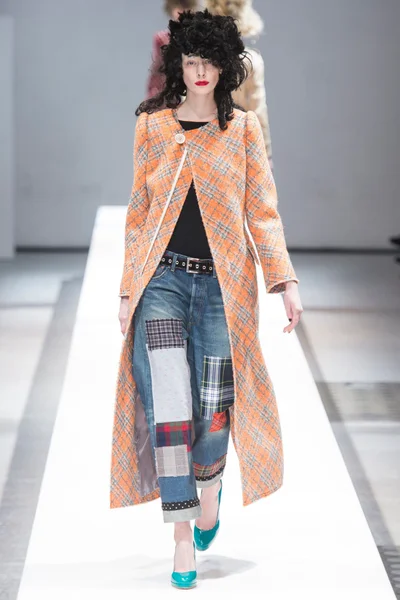 Look 14